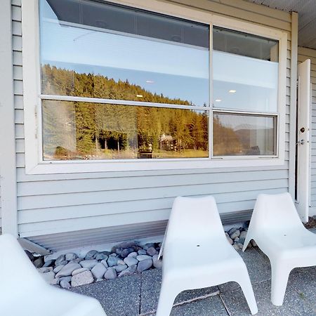 Lakefront Oasis By Harmony Whistler Bagian luar foto