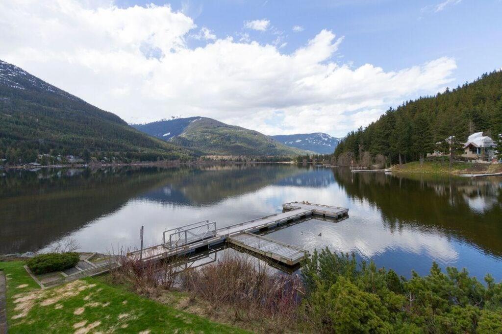 Lakefront Oasis By Harmony Whistler Bagian luar foto